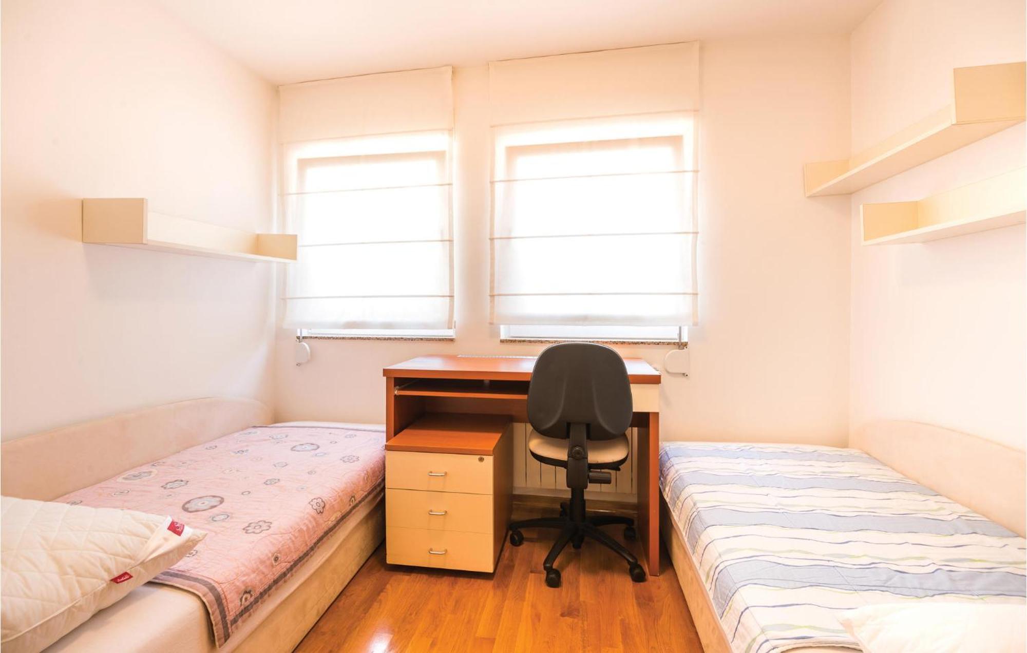 Cozy Apartment In Rijeka With Kitchen מראה חיצוני תמונה