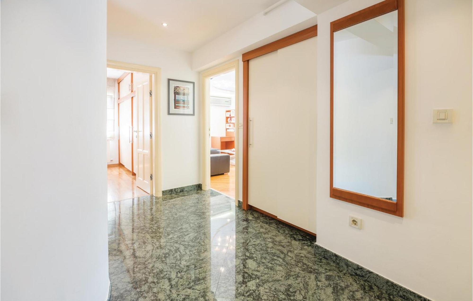 Cozy Apartment In Rijeka With Kitchen מראה חיצוני תמונה